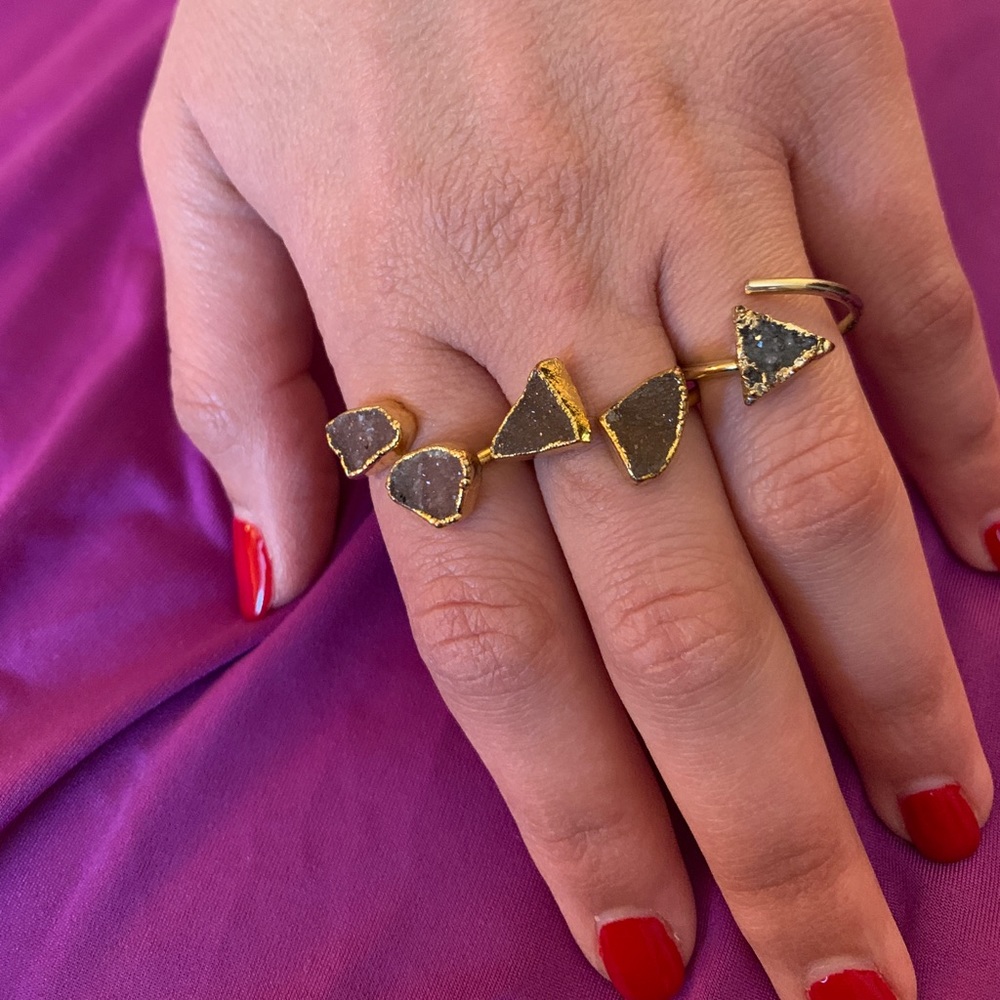 Beautiful stone rings (adjustable) quantity: 3